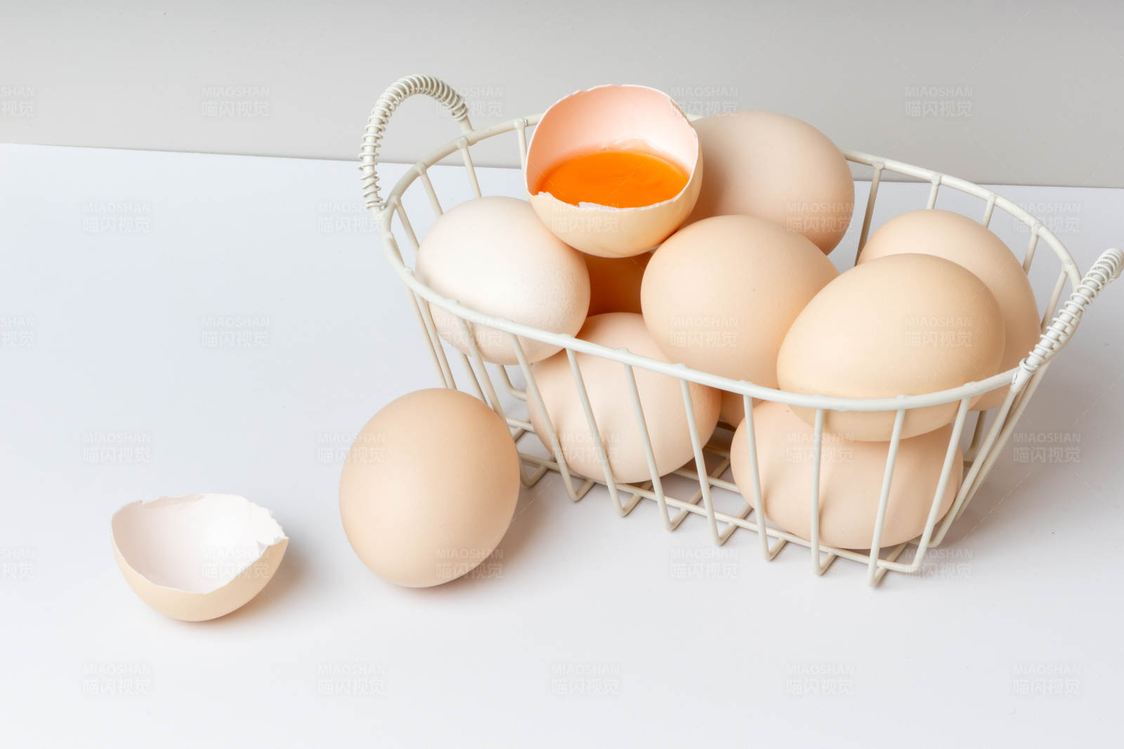 篮子里的鸡蛋图片