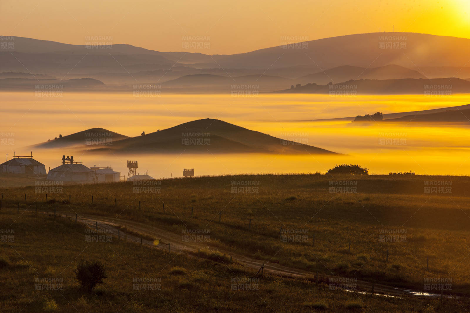 日出山间雾漫漫(坝上)图片