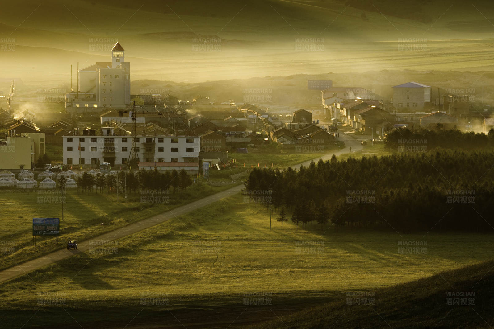 黄昏下的小镇风光图片