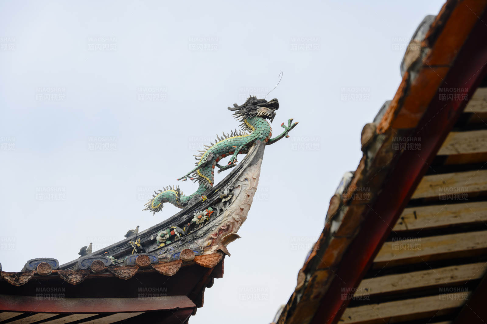 龙腾屋顶 古韵犹存图片