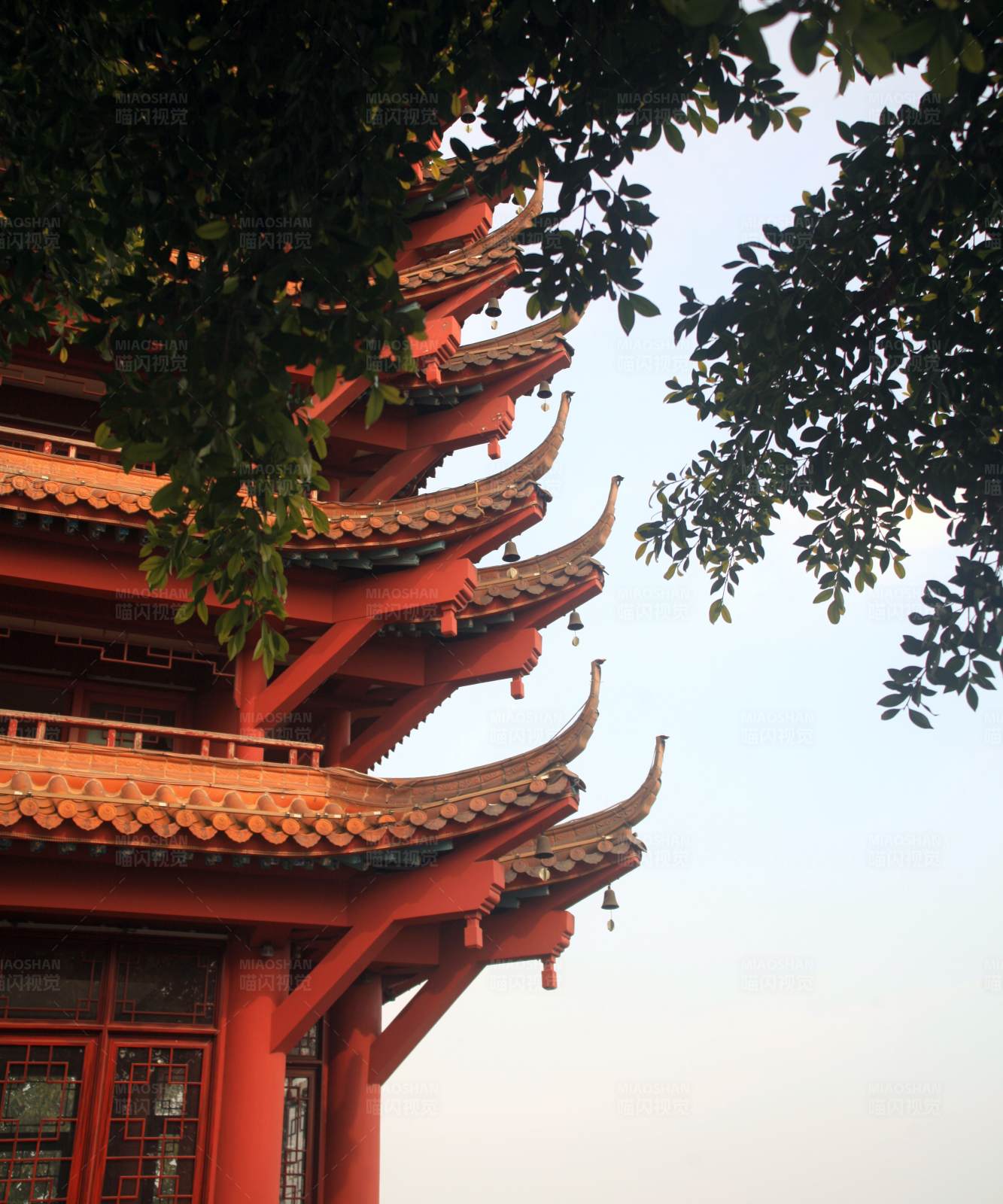 红墙翘角古建筑图片