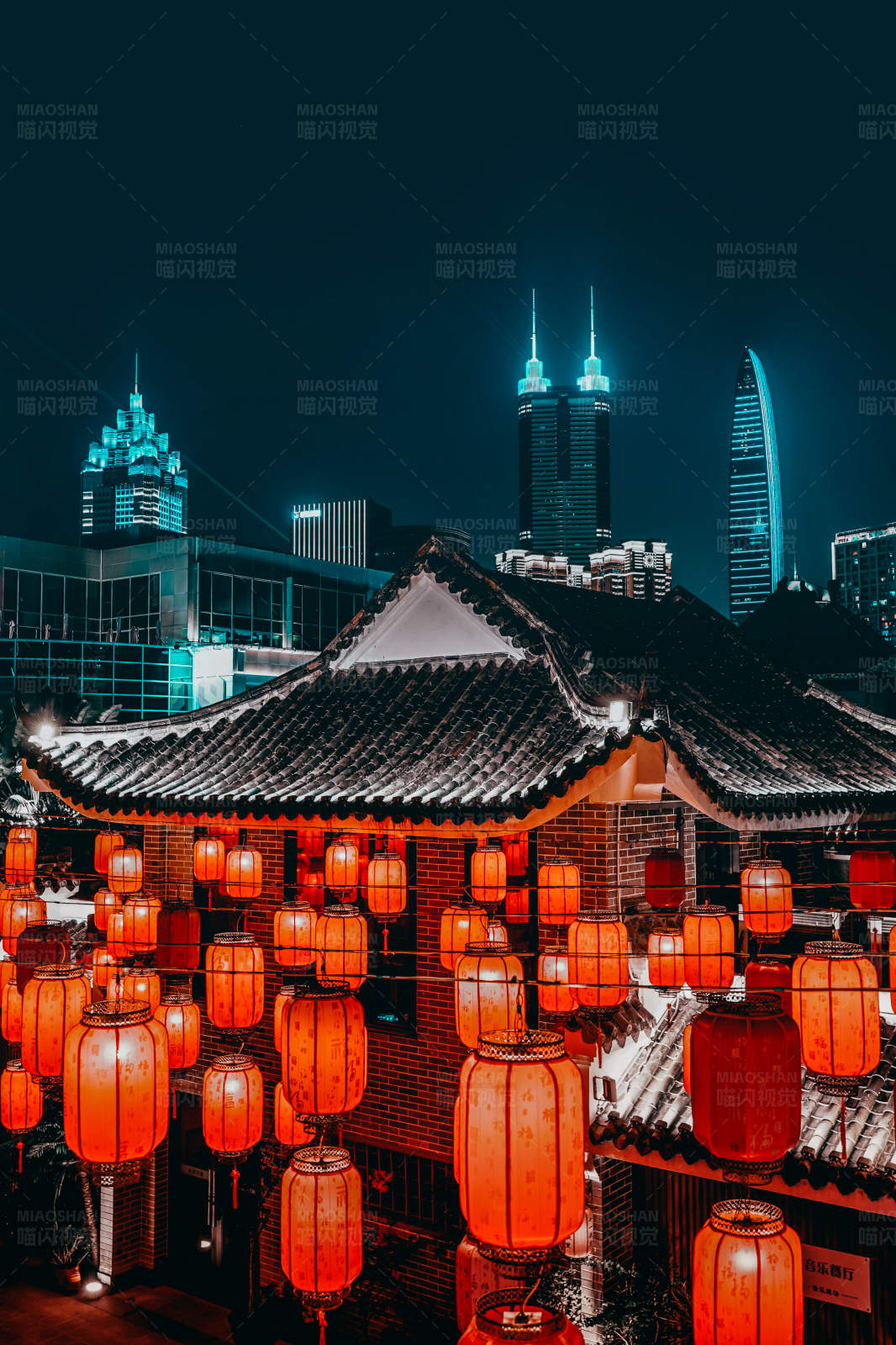 夜幕下的红灯笼图片