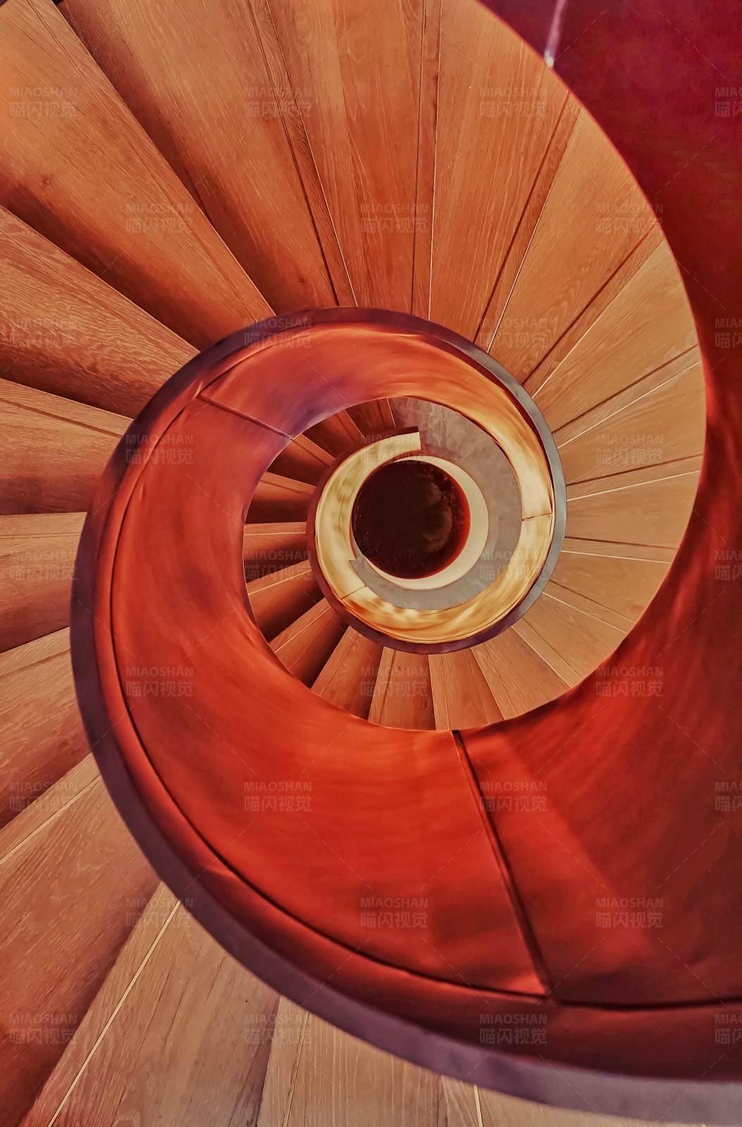 旋转楼梯的俯视图图片