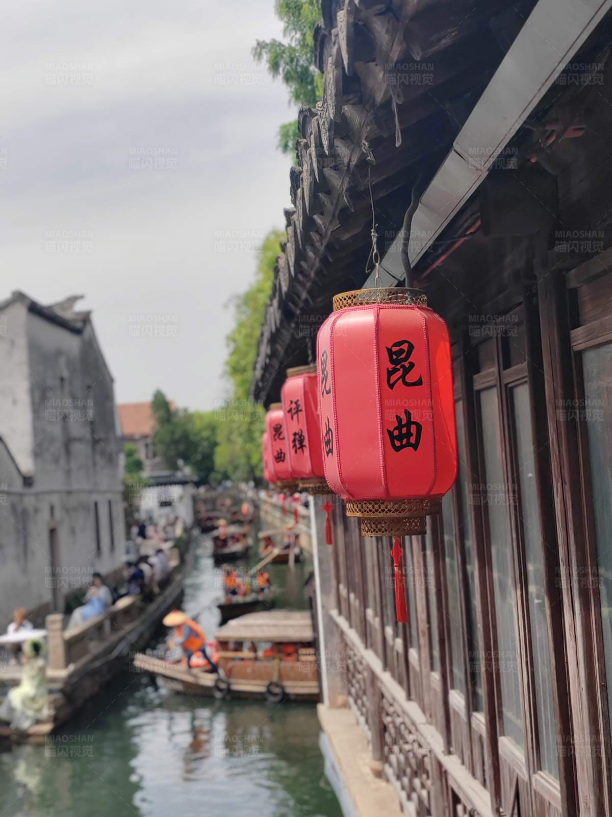 江南水乡红灯笼图片