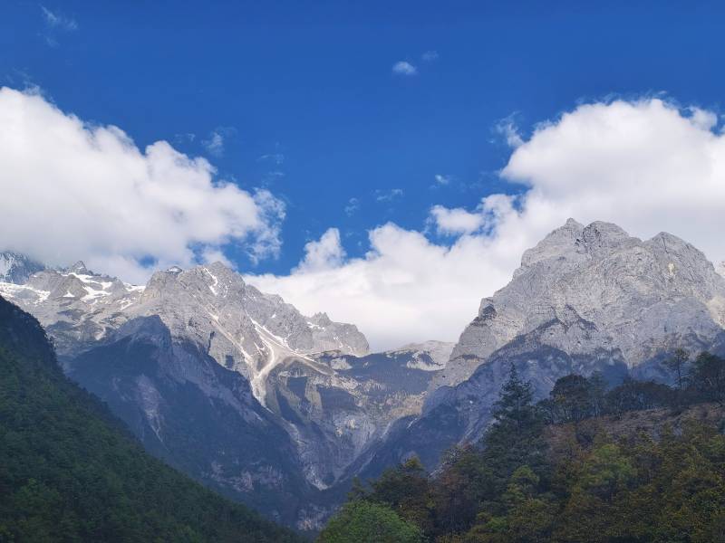 云雾缭绕的雪山——玉龙雪山图片
