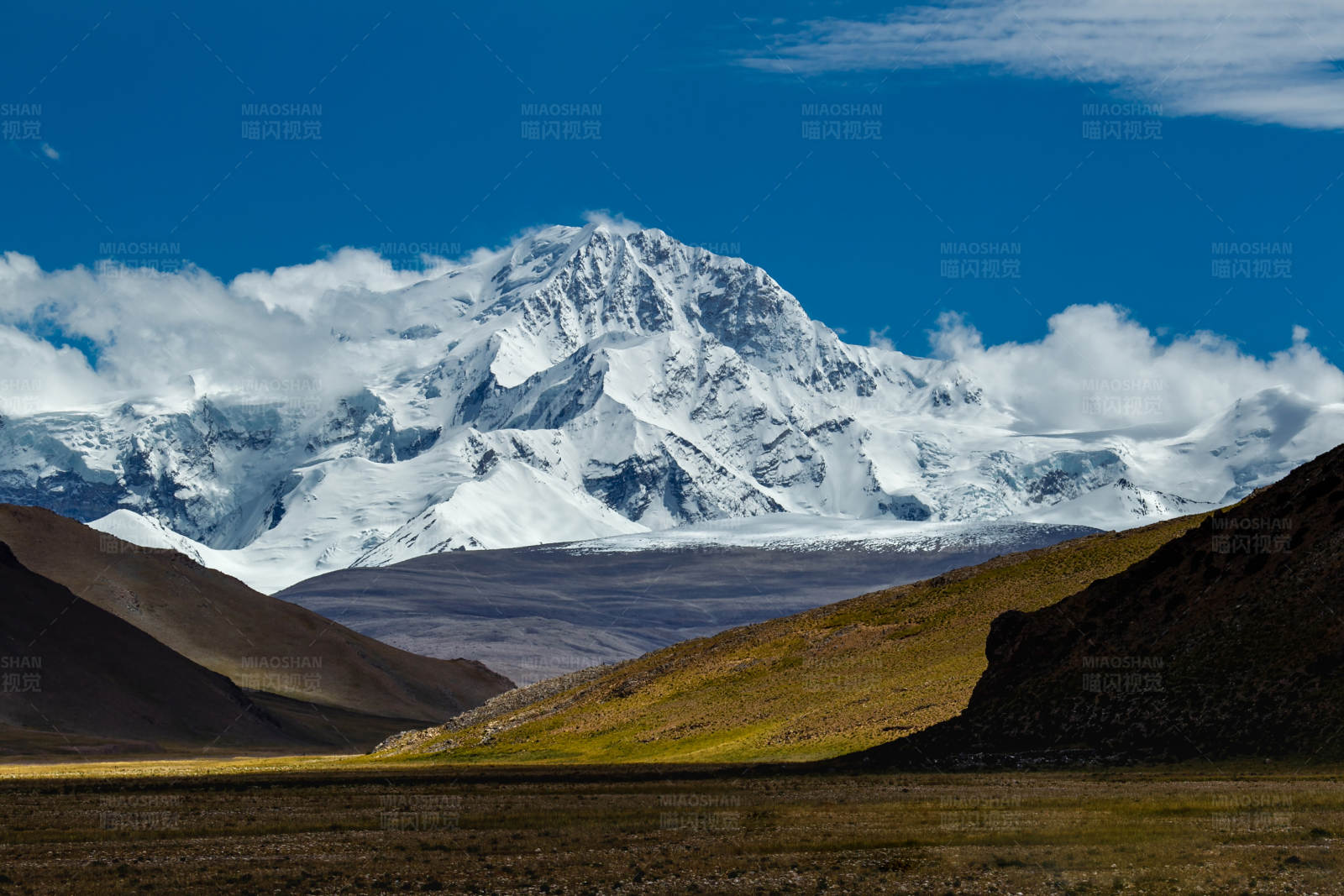 雪山之巅希夏邦马峰图片