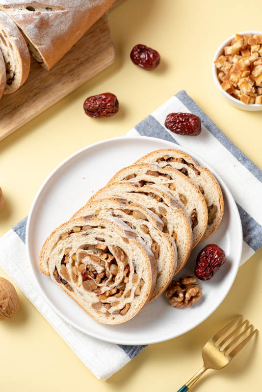 坚果红枣面包片图片