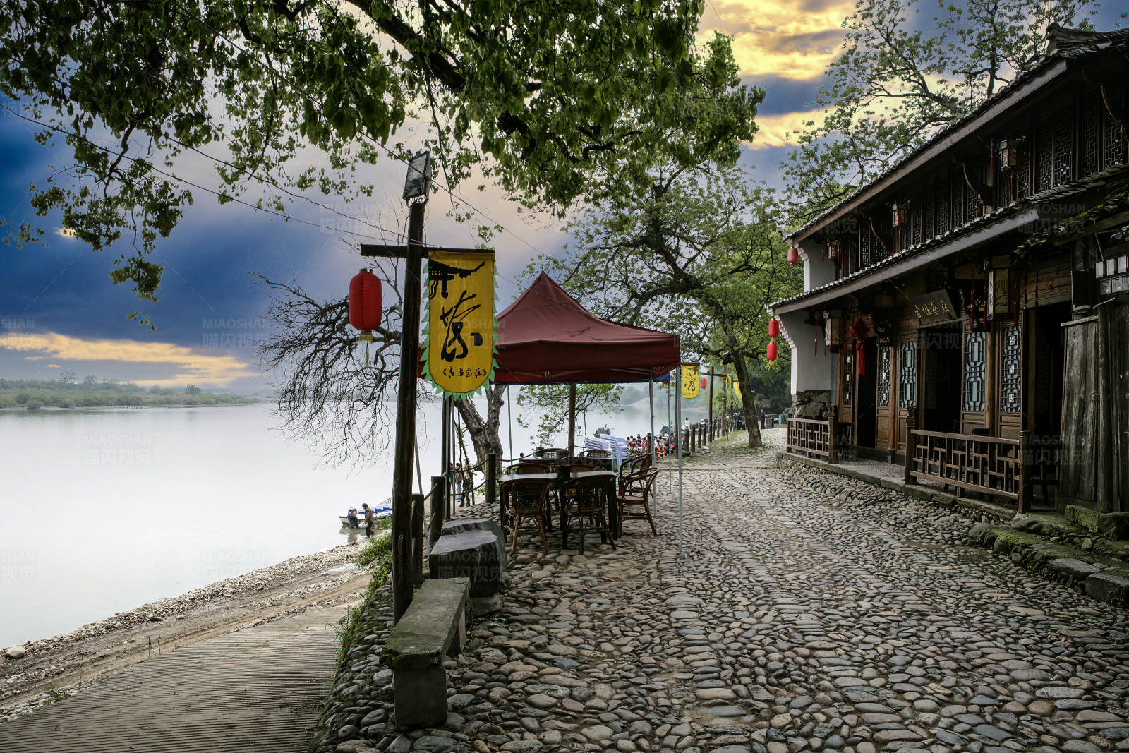 湖畔古街清晨景(丽水)图片