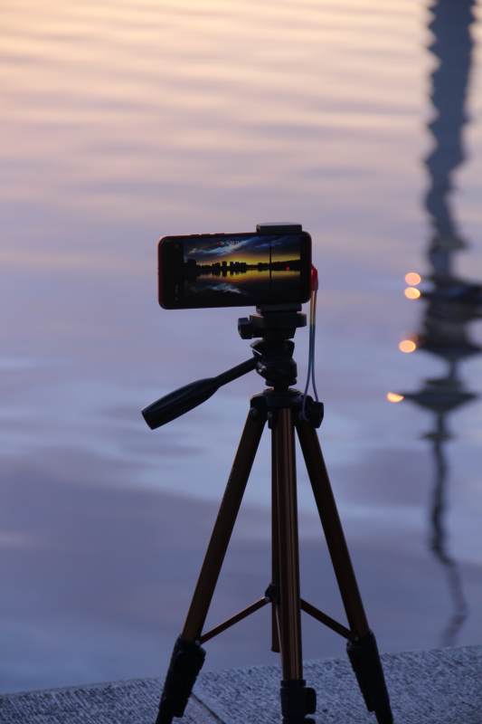 手机拍摄黄昏水景图片