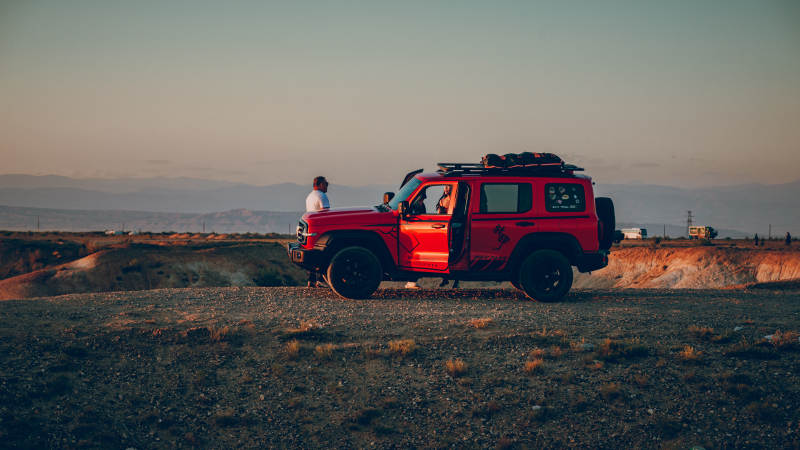 沙漠日落越野车之旅图片