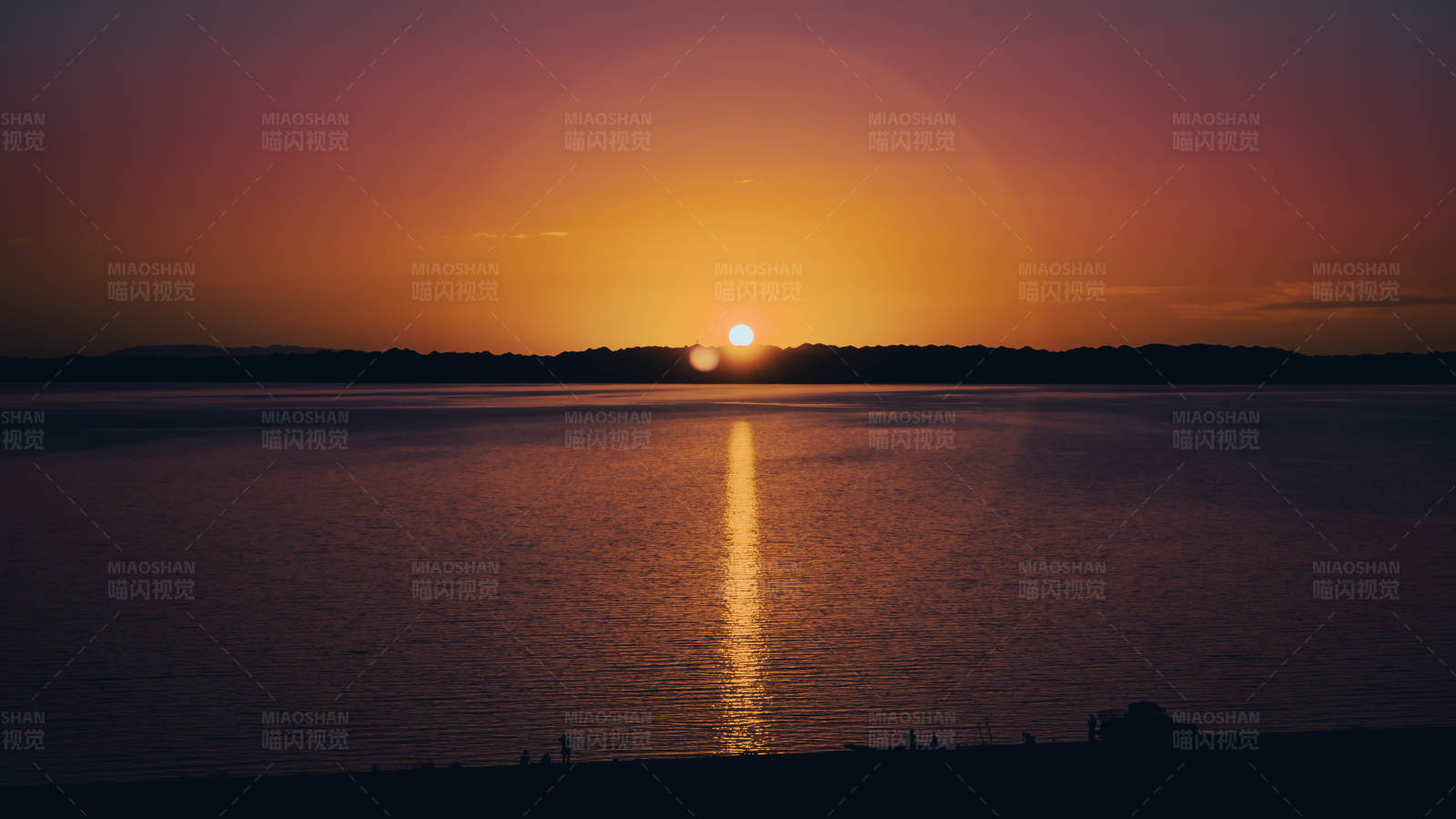 湖边日落美景图片