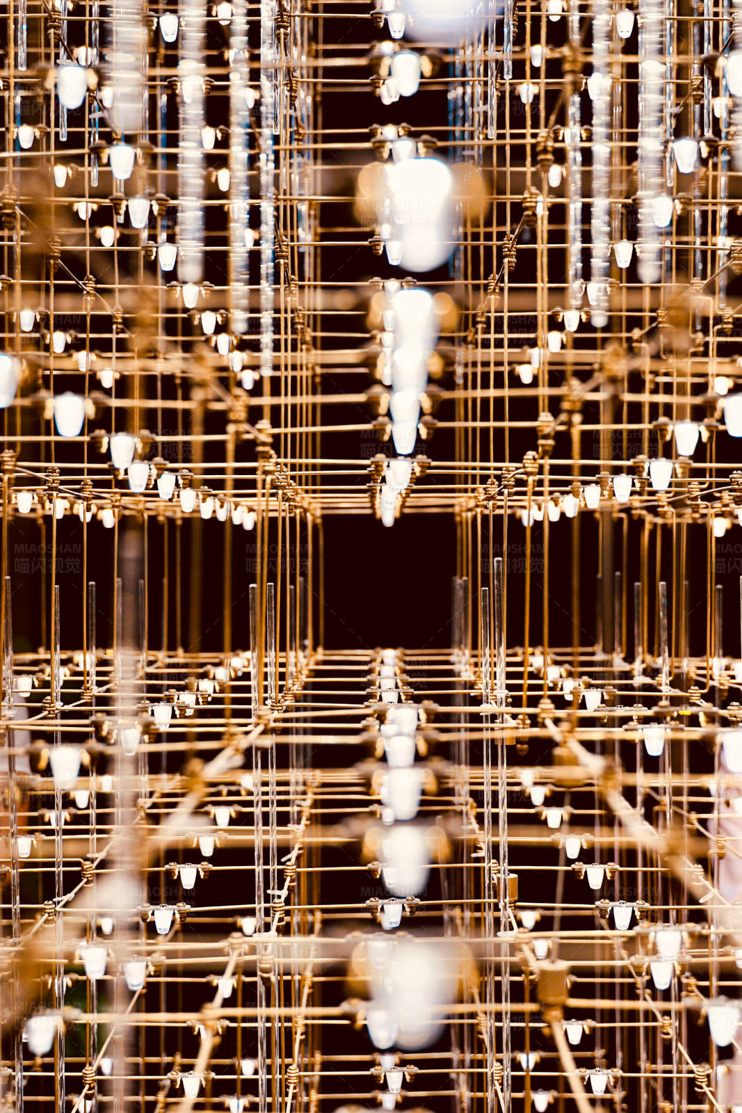 金色网格灯泡阵列图片