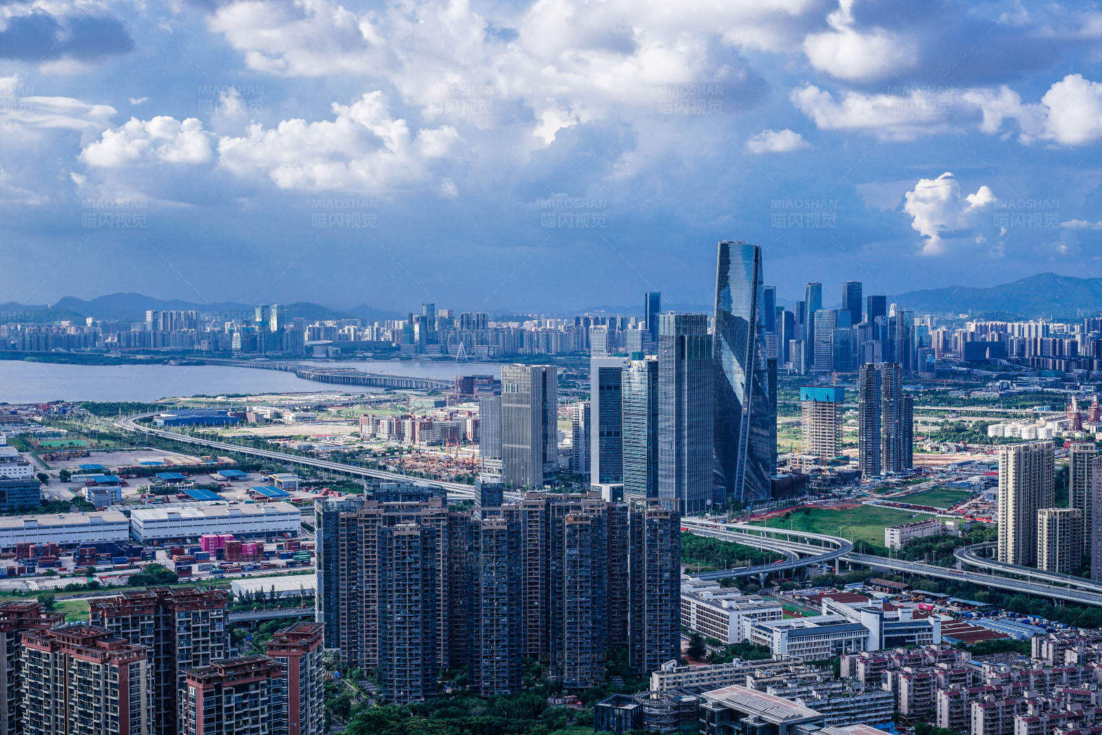 深圳城市天际线与现代建筑图片