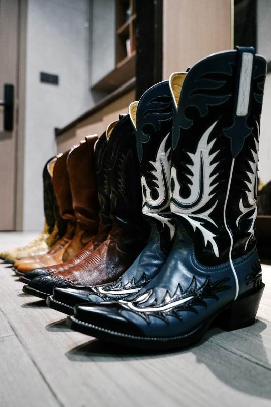 牛仔靴的色彩与设计图片