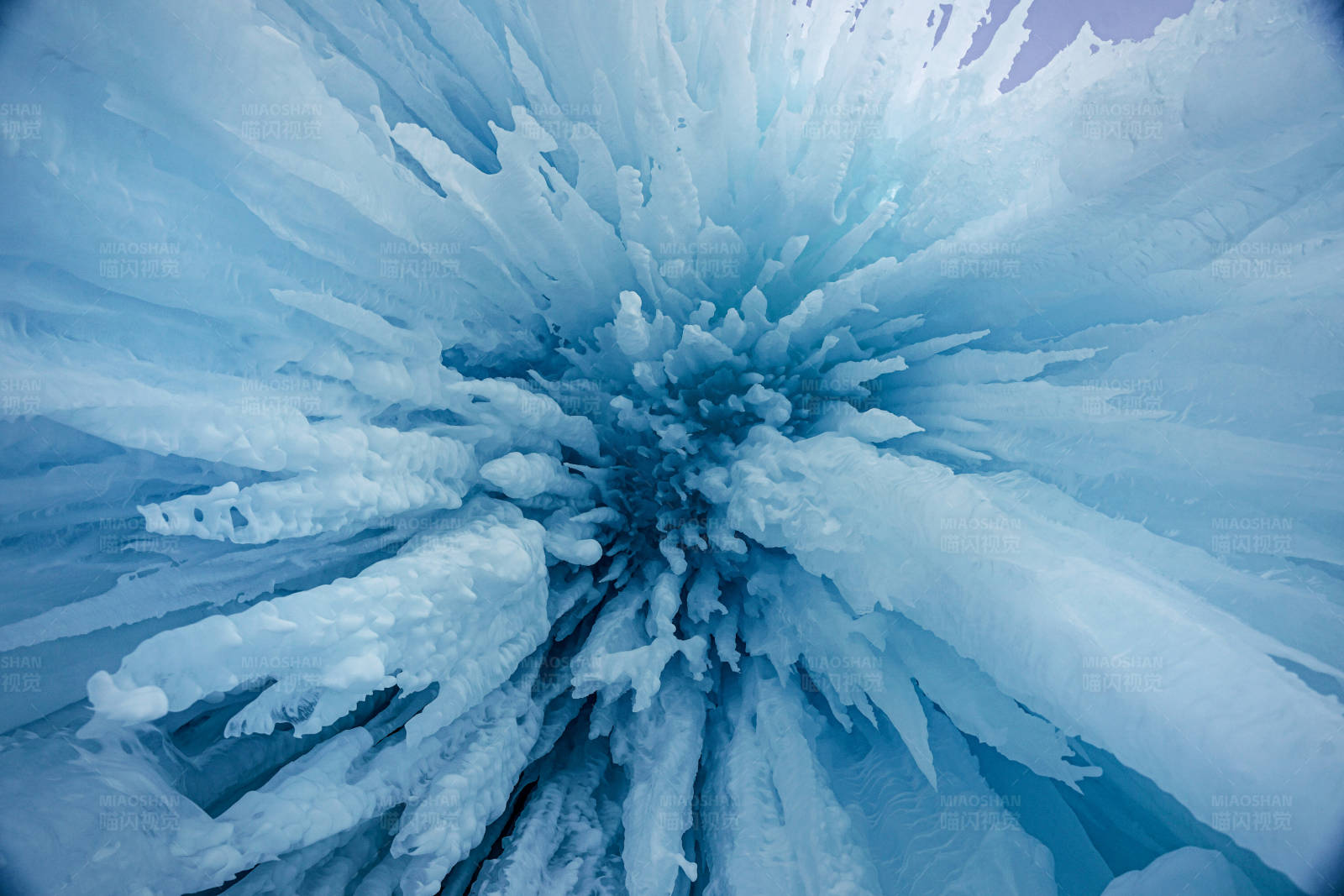 冰洞奇观图片