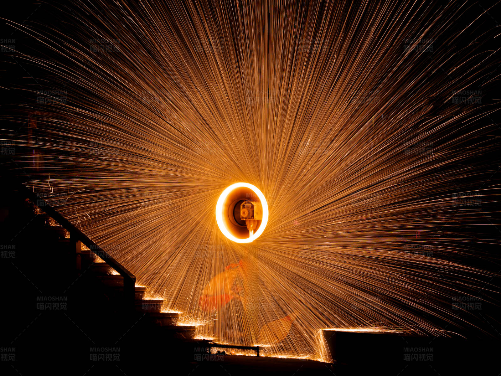 光绘艺术 旋转的火花图片
