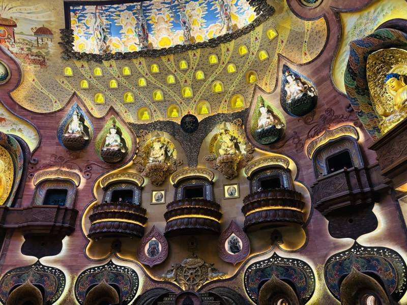 华丽寺庙天花板图片
