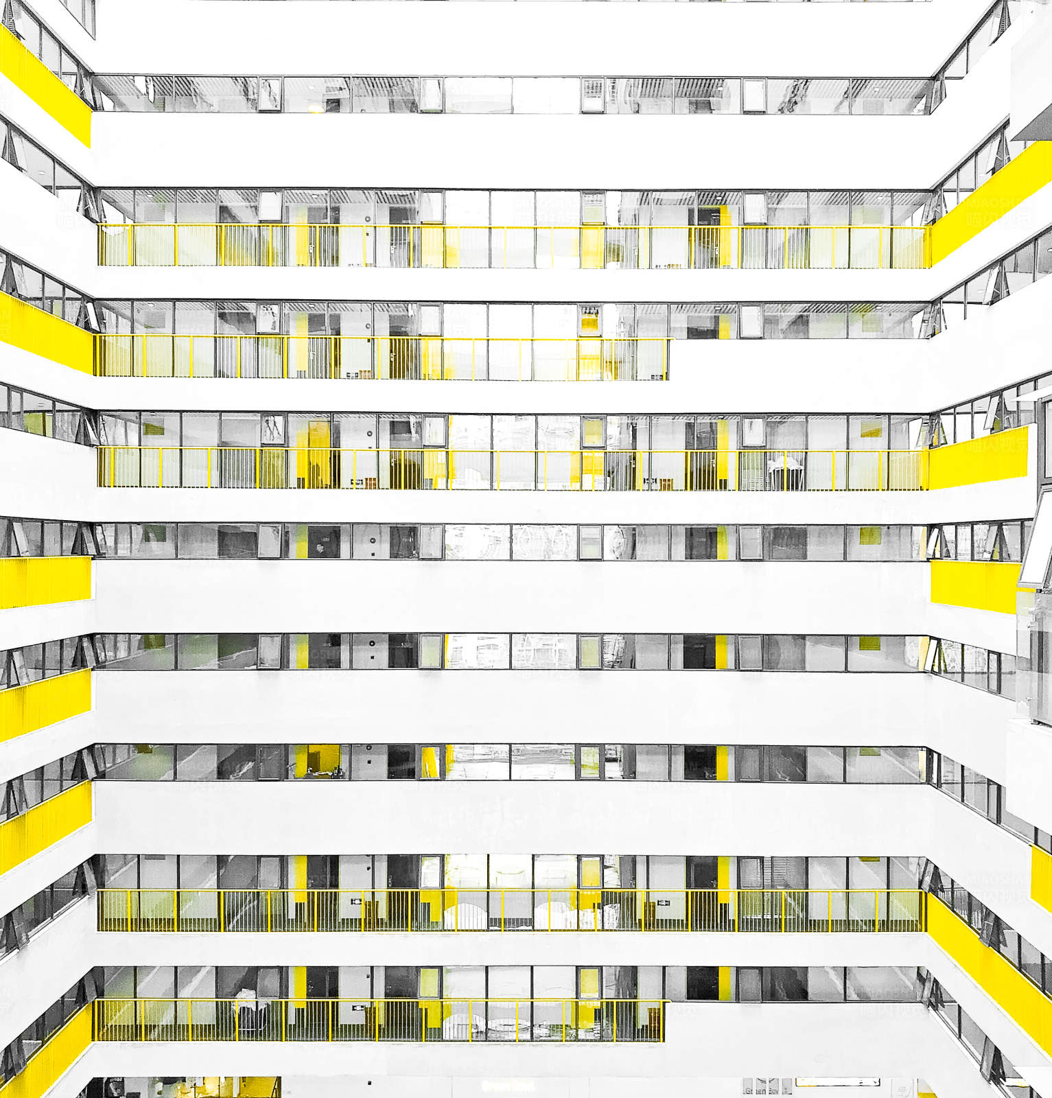 现代建筑的黄色点缀图片