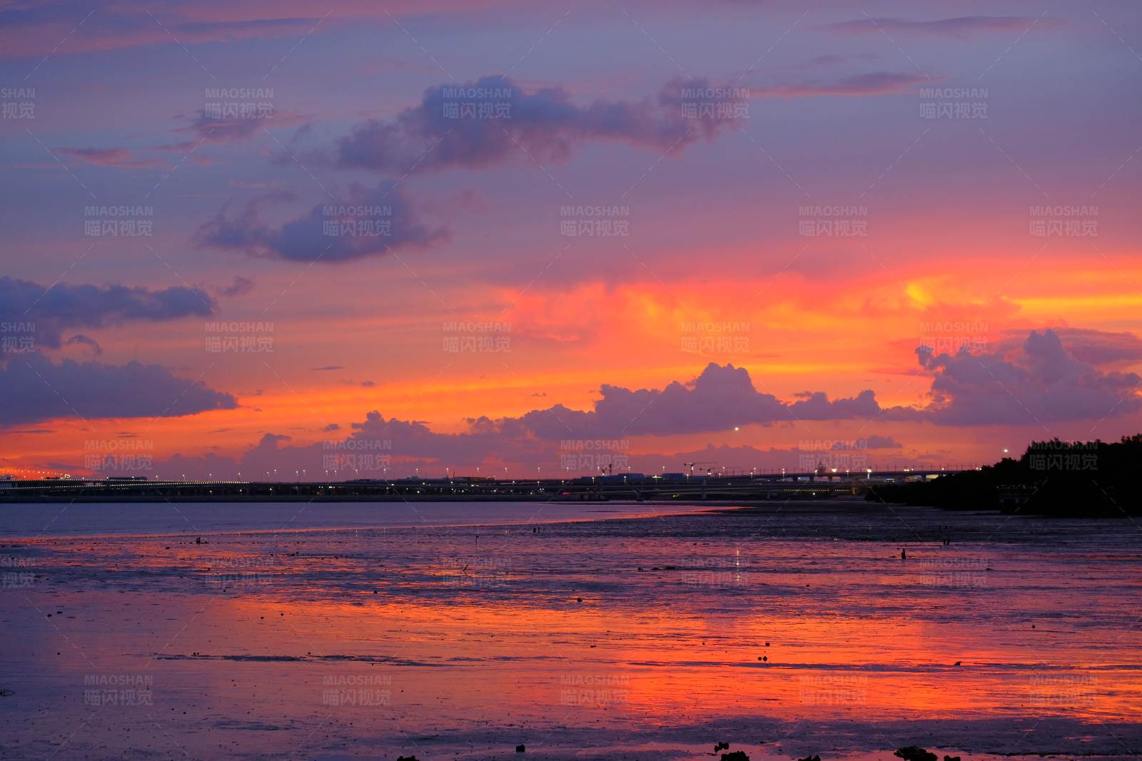 海滨落日余晖图片
