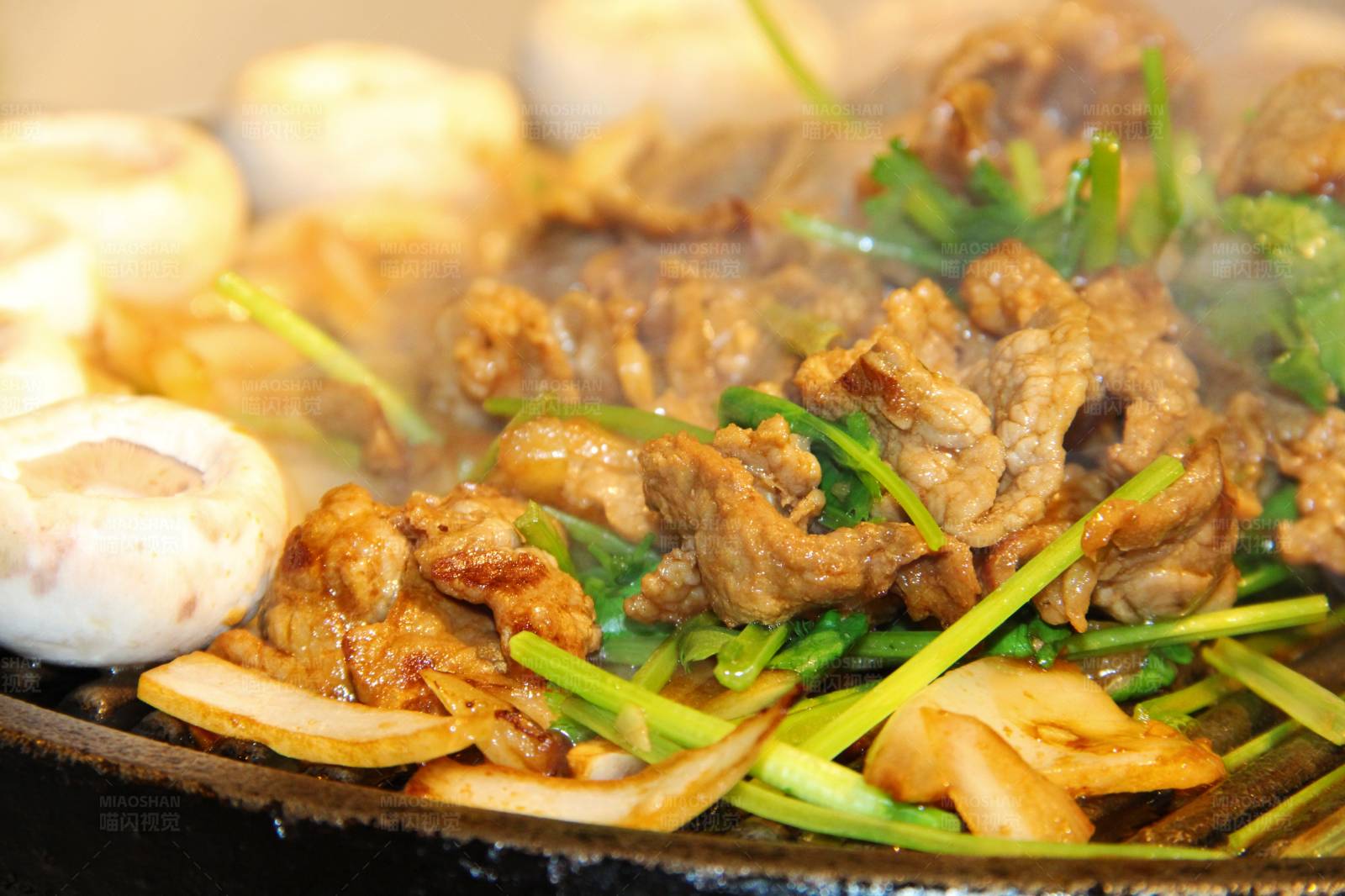铁板牛肉蘑菇图片