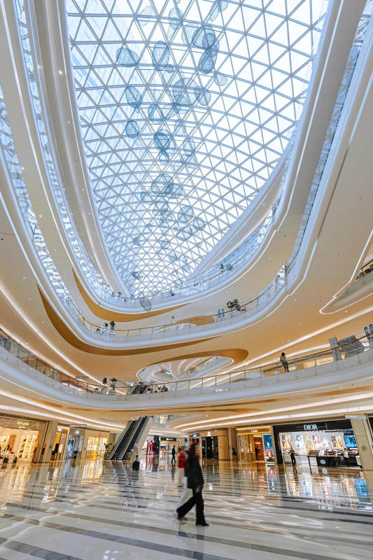 购物中心的现代天窗图片