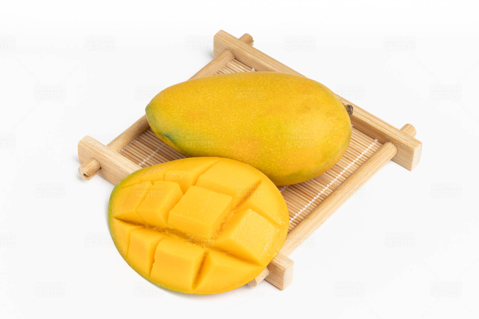 新鲜芒果 整果与切块图片