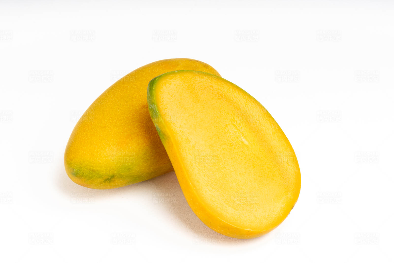 切开的芒果展示图片