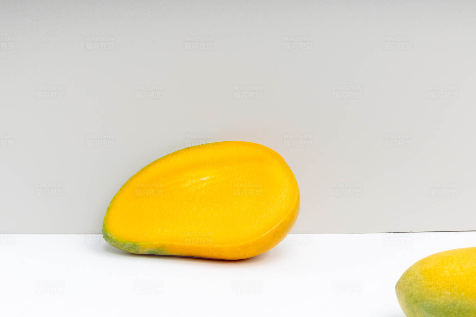 熟透的芒果切面图片