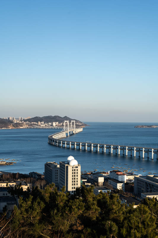 海上长桥连接城市图片