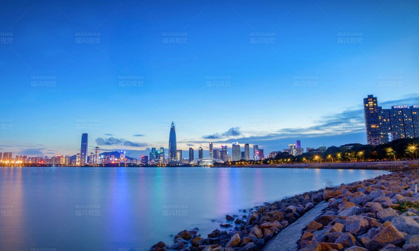 海滨城市的黄昏图片