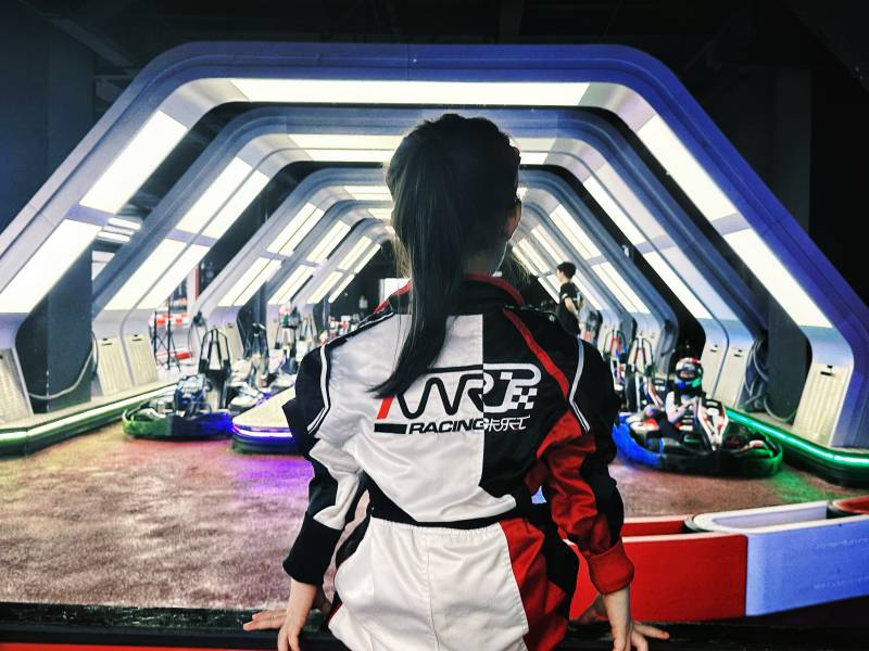室内卡丁车赛道体验图片