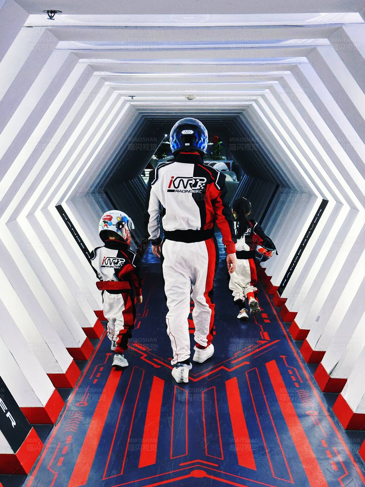 赛道上的未来战士图片