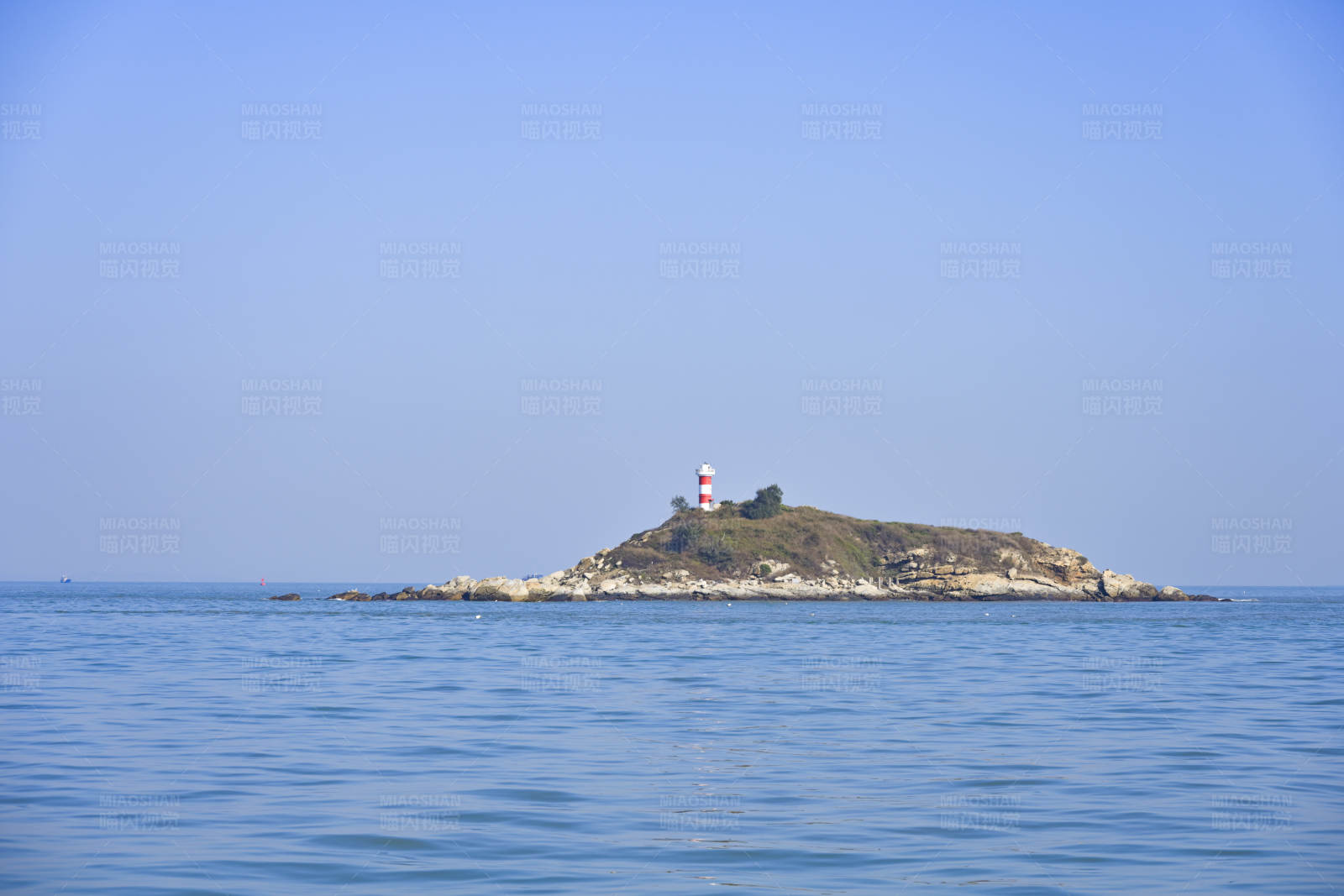 孤岛灯塔图片