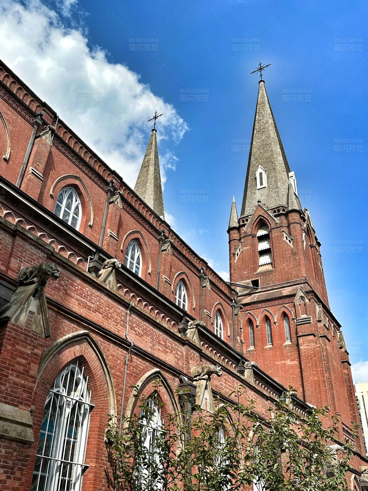 红砖教堂图片