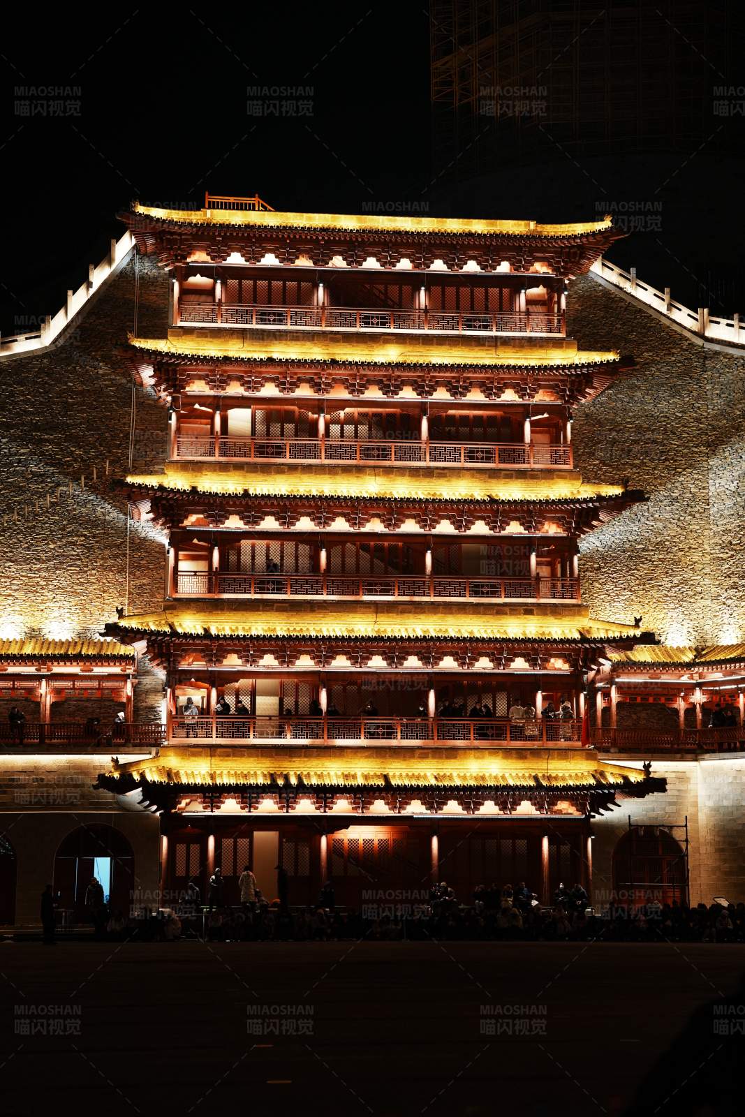 夜幕下的古建筑图片