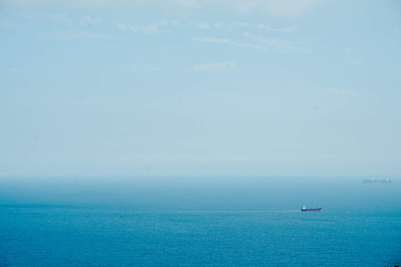 孤舟远航海天间图片