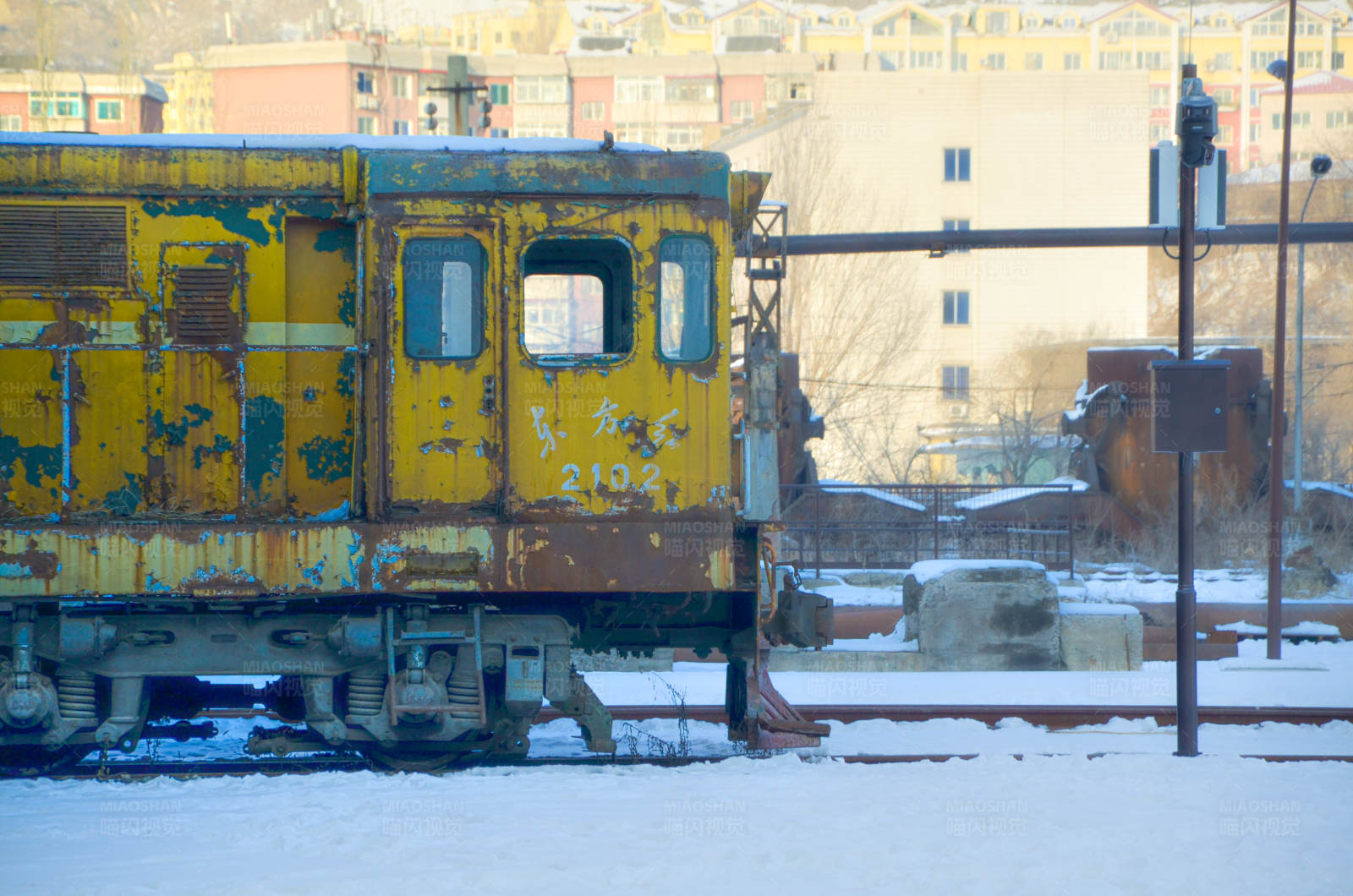 雪地里的旧火车图片