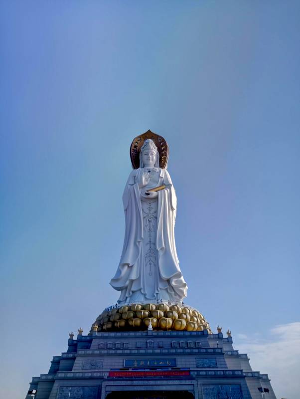 观音菩萨雕像图片