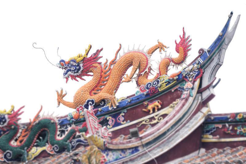 龙腾屋顶 色彩斑斓图片