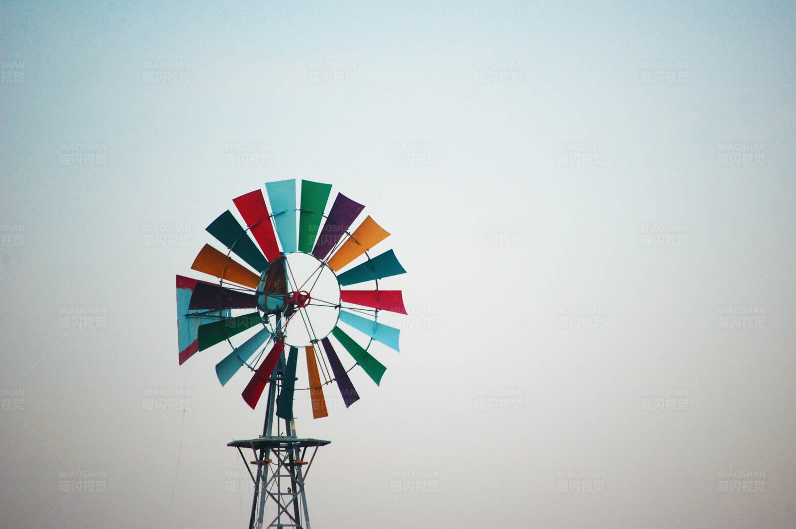 彩色风车迎风转图片