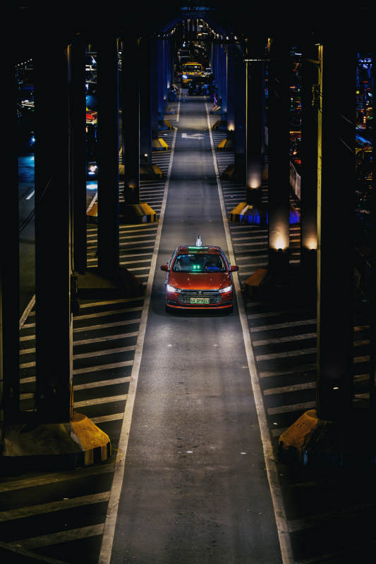 夜色中的城市桥梁图片