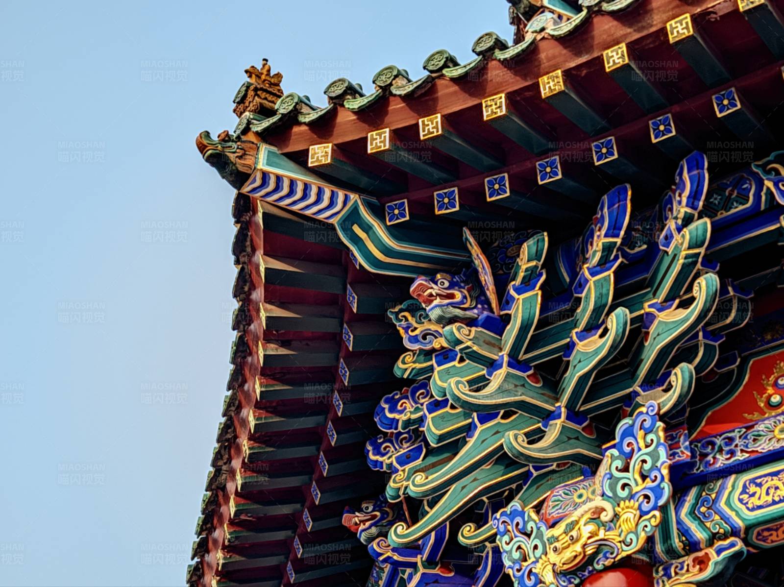 故宫角楼的华丽屋檐图片