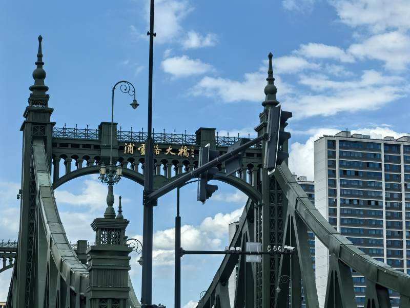 浦云路大桥与天空图片