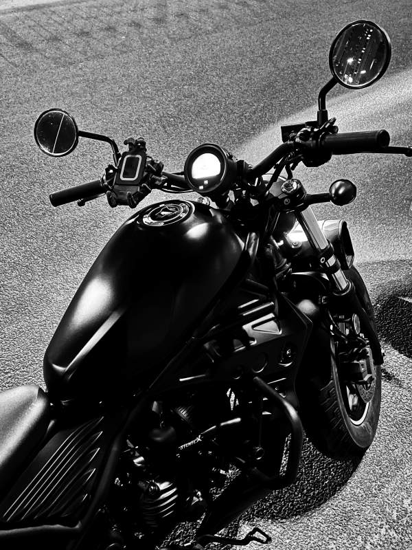 黑色机车的夜晚图片