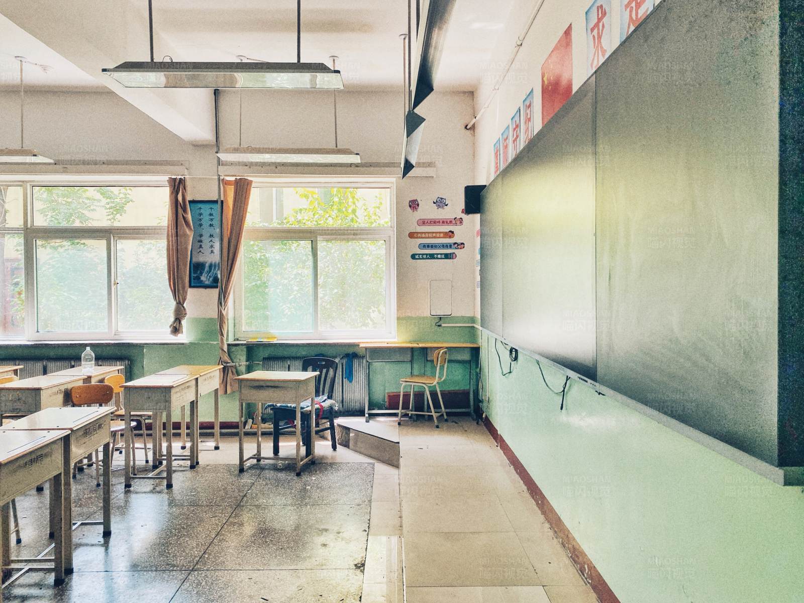 空教室图片