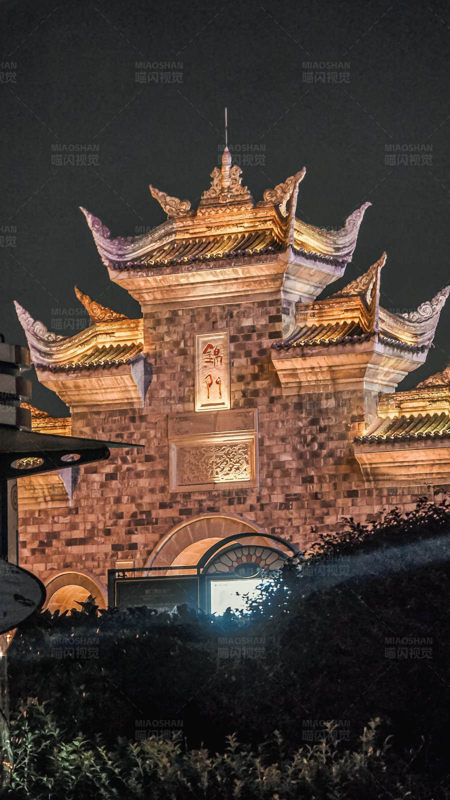 夜色中的古建筑图片