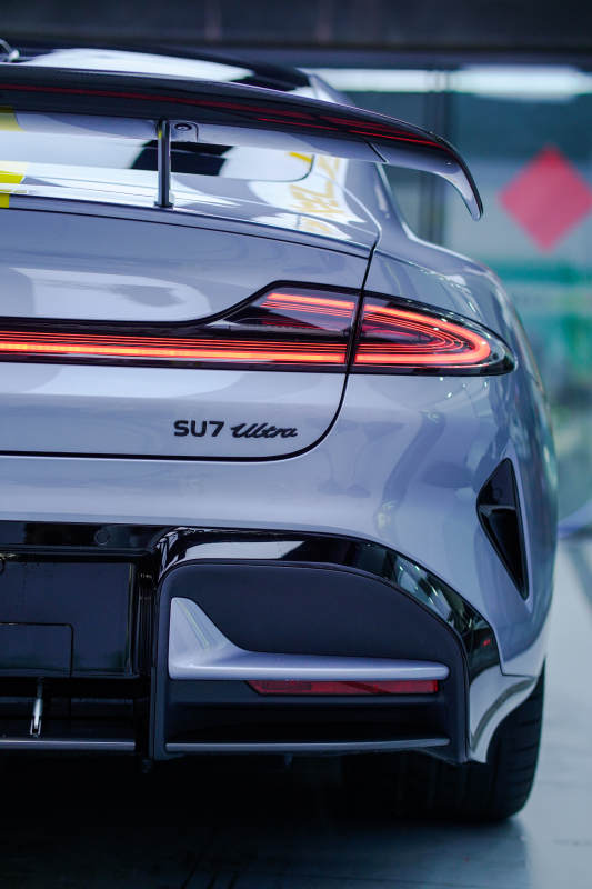 跑车尾部特写图片