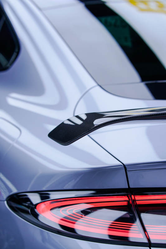 豪华跑车尾翼特写图片