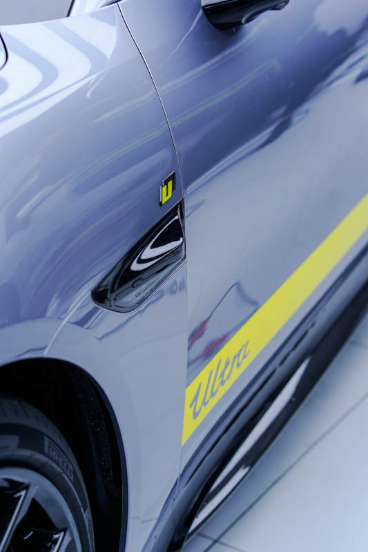 灰色跑车细节特写图片