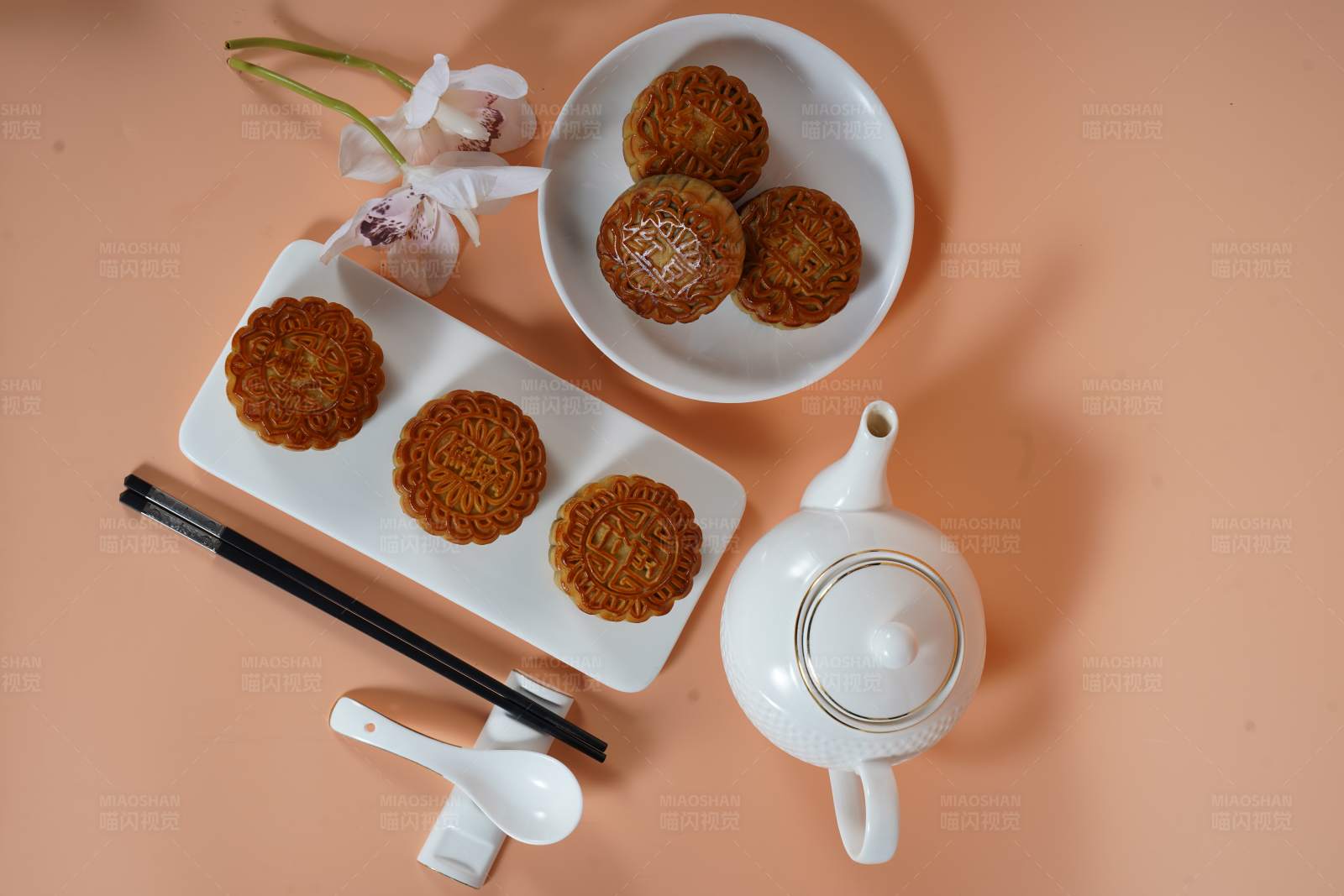 月饼茶具摆设图片